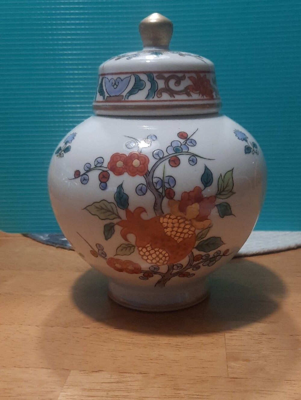 Porcelain Floral Ginger Jar with Gold Lid and Multicolor Motif - Picture 3 of 8